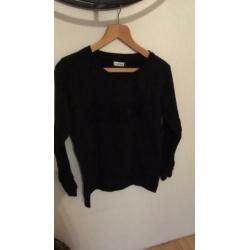 Zwarte sweater met tekst??L/trui??42