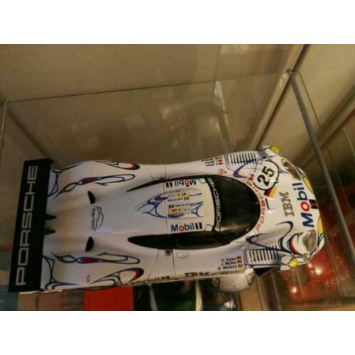 Porsche 911 GT1 1998. 1:18