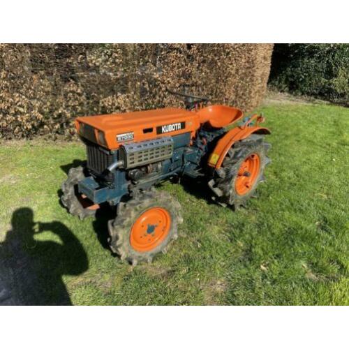 Kubota B7000 4WD 15 PK minitractor