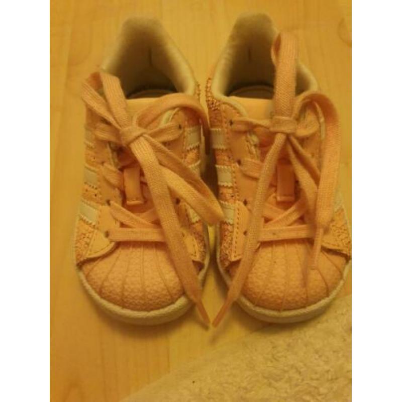 Adidas superstar meisjes maat 19