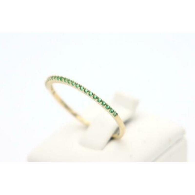 14 Karaat. Gouden vintage aanschuif ring met smaragd.