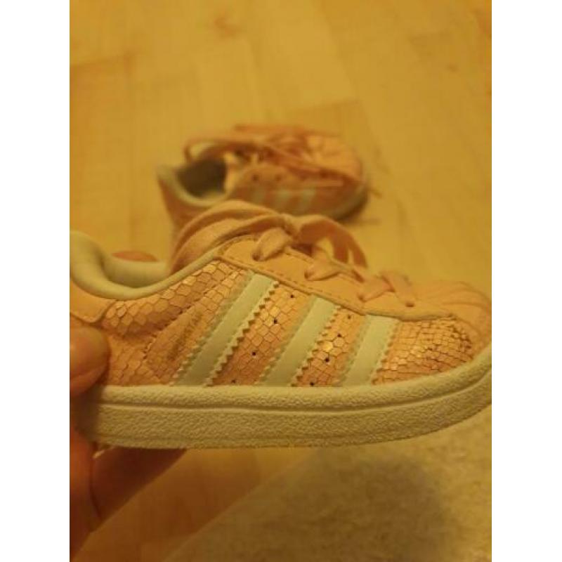 Adidas superstar meisjes maat 19