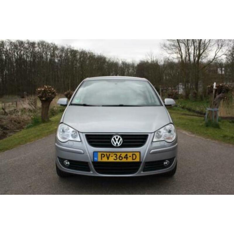 Volkswagen Polo 1.2-12V Trendline 5DRS AIRCO / CRUISE / LMV