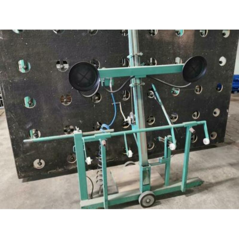 Hijs middel. Zuignap wagen. Glas gereedschap