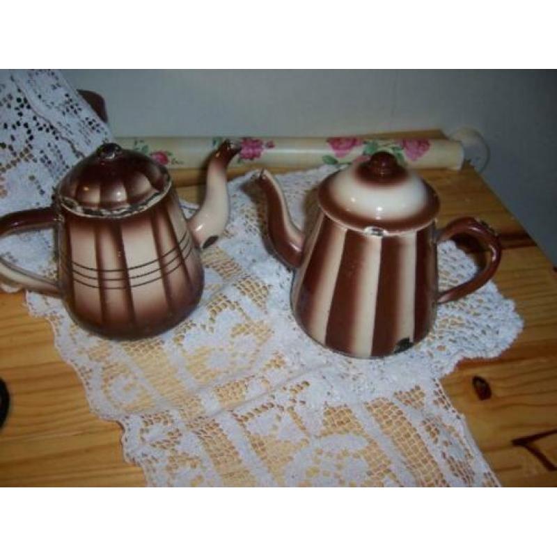 Theepotjes, emaille, bruin creme