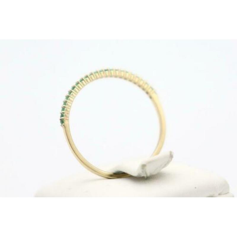 14 Karaat. Gouden vintage aanschuif ring met smaragd.
