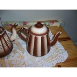 Theepotjes, emaille, bruin creme