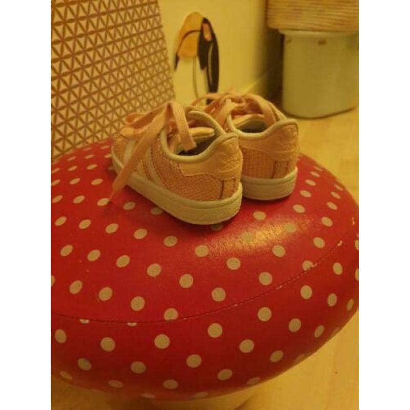 Adidas superstar meisjes maat 19