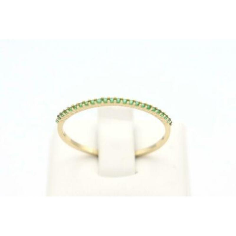 14 Karaat. Gouden vintage aanschuif ring met smaragd.