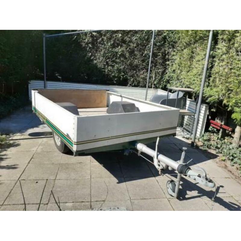 Geremde aanhangwagen