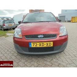 Ford Fiesta 1.3-8V Champion dealer onderhouden rijdt super