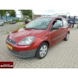 Ford Fiesta 1.3-8V Champion dealer onderhouden rijdt super