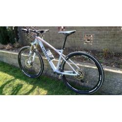 Mountainbike Ghost Nila 5 LC full carbon maat M