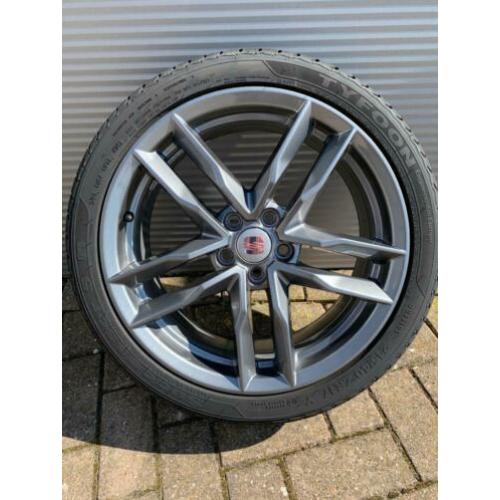 Originele Seat velgen 17 inch met nieuwe banden.