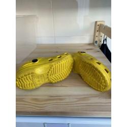 Gele Crocs, maat 10 (27-28)