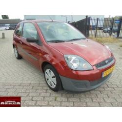 Ford Fiesta 1.3-8V Champion dealer onderhouden rijdt super