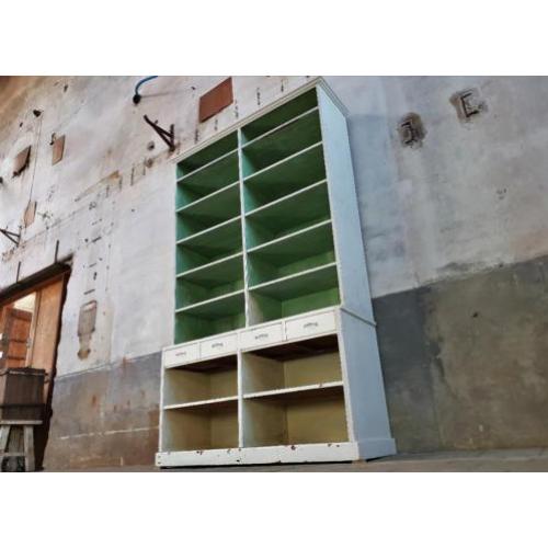 Antieke Winkel Kast | Vintage Houten Wandmeubel | Vakkenkast