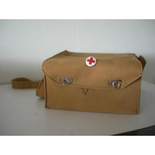 VINTAGE 1956 / RODE KRUIS E.H.B.O TAS met ORIGINELE INHOUD