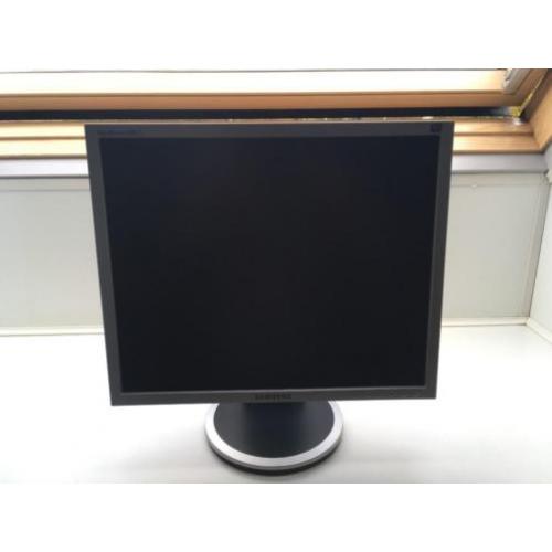 2 Samsung Beeldschermen