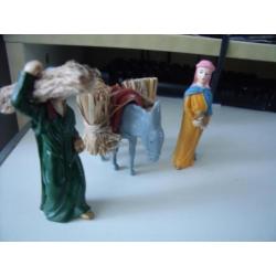 Kerstfiguren voor bij de Kerststal "Op weg naar de stal".