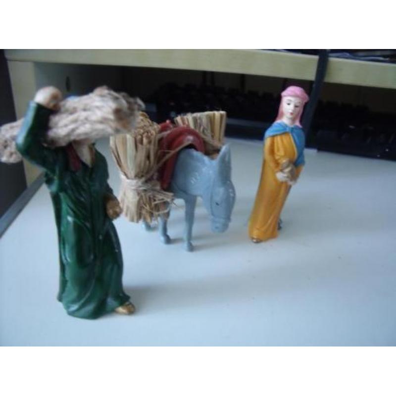 Kerstfiguren voor bij de Kerststal "Op weg naar de stal".