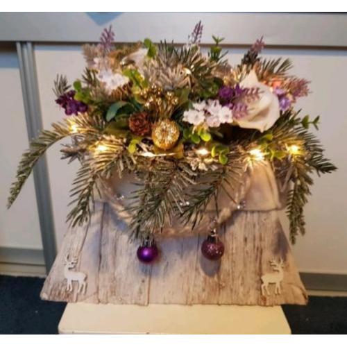Te koop leuk kerststuk met verlichting.