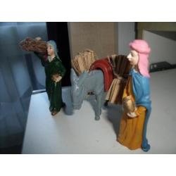 Kerstfiguren voor bij de Kerststal "Op weg naar de stal".