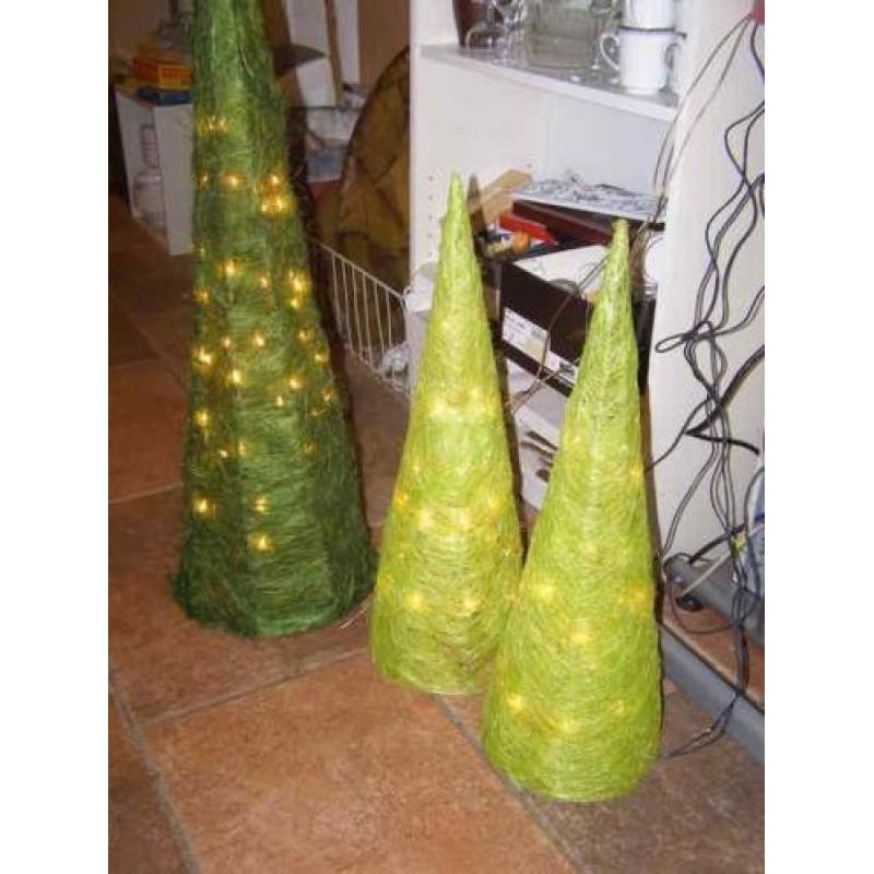 Drie groene lichtjes pilaren (A15 1724)
