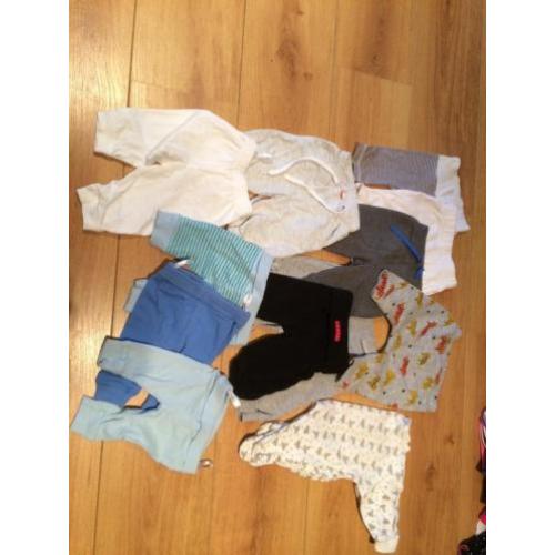 Pakket jongens broekjes en pakjes muts 50 56