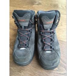 Lowa bergschoenen junior mt 32, gebruikt maar nog prima