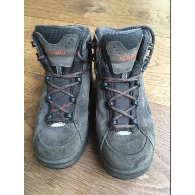Lowa bergschoenen junior mt 32, gebruikt maar nog prima