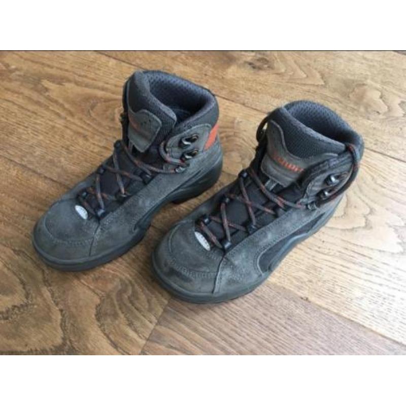 Lowa bergschoenen junior mt 32, gebruikt maar nog prima